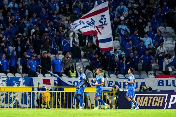 记者：申花部分球员契约庚底到期，其中的绝大部分将会续约留队